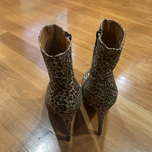 Just Fabulous leopard print faux suede stiletto high heel ankle boots size 9. - Picture 3 of 10